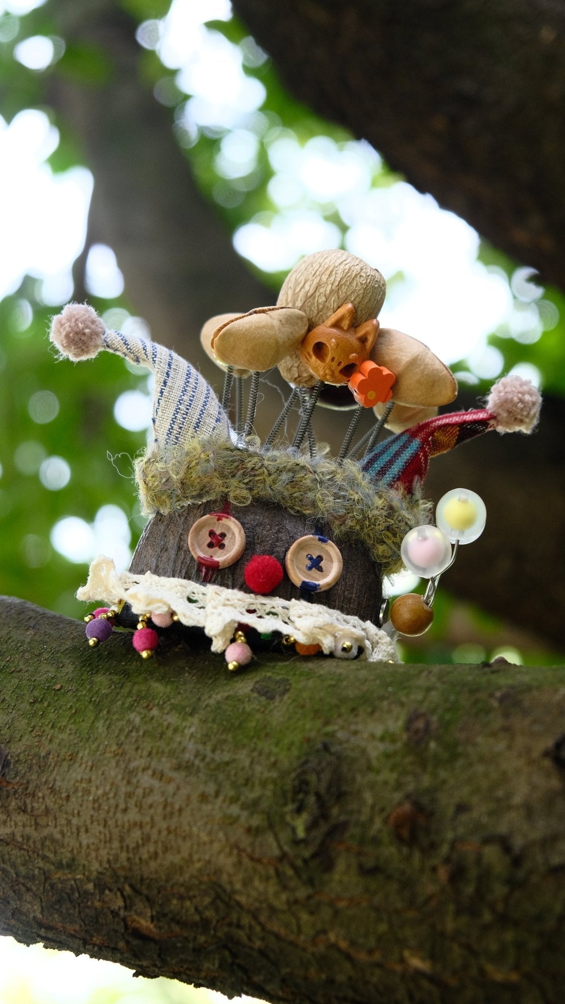 El Jester Feliz - Muñeco de Payaso de Cáscara de Nuez con Globos y Máscara de Zorro
