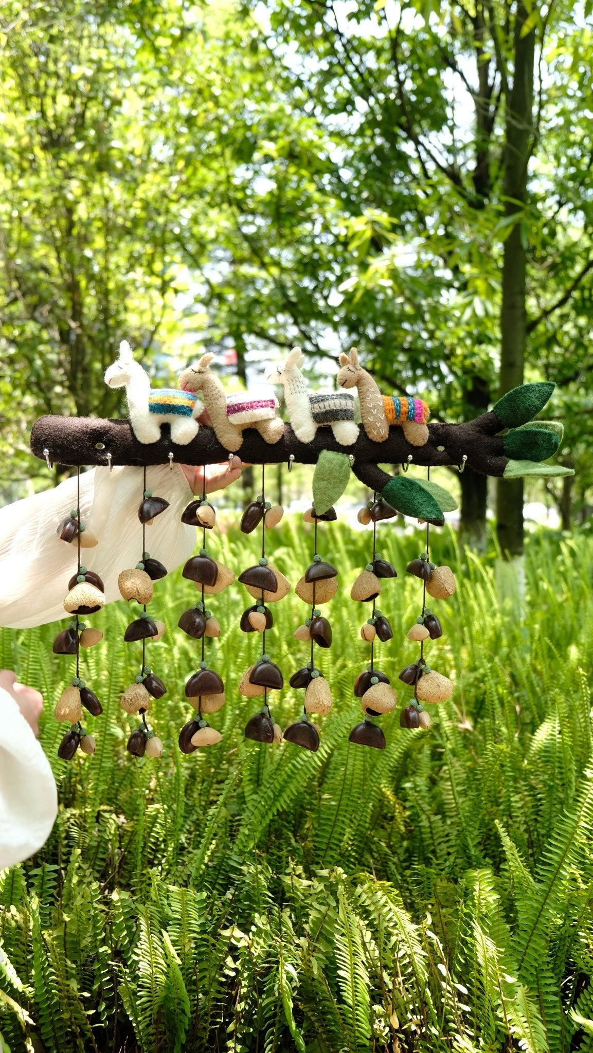 Campana de Viento Llama del Bosque - Decoración de Fieltro Hecha a Mano
