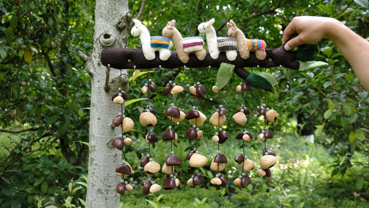 Campana de Viento Llama del Bosque - Decoración de Fieltro Hecha a Mano