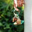 La Brise Menthe - Charme à Franges Enveloppé à la Main avec Perles de Rudraksha et de Jade