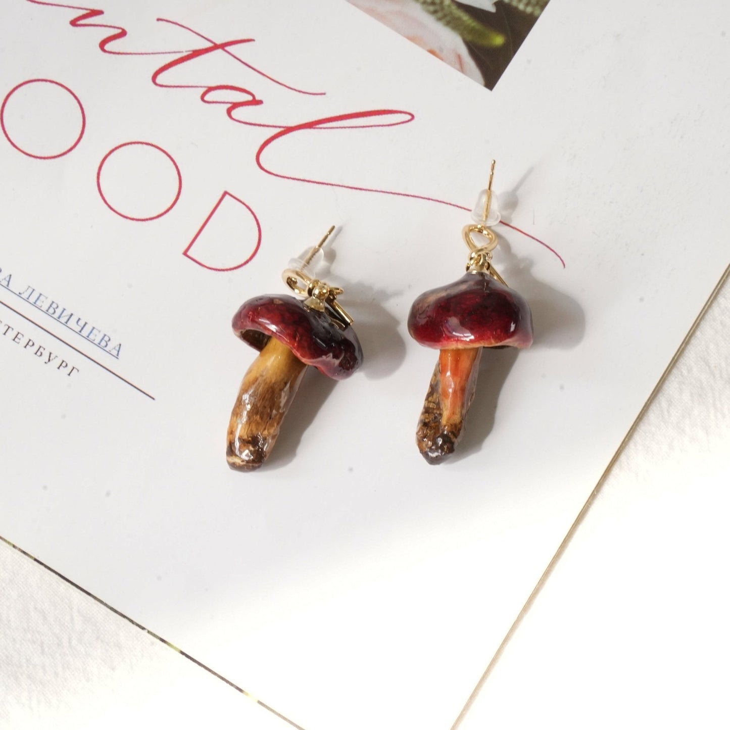 Boucles d'oreilles en champignon chanterelle doré - Bijoux botaniques faits à la main