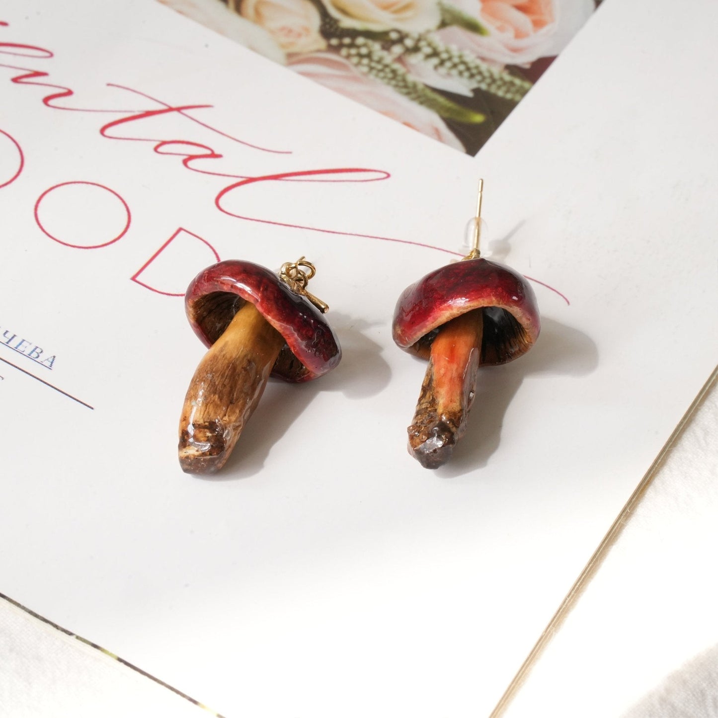 Boucles d'oreilles en champignon chanterelle doré - Bijoux botaniques faits à la main