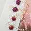 Boucles d'oreilles en rose réelle avec chaîne de perles - Bourgeon rouge et fleur violette