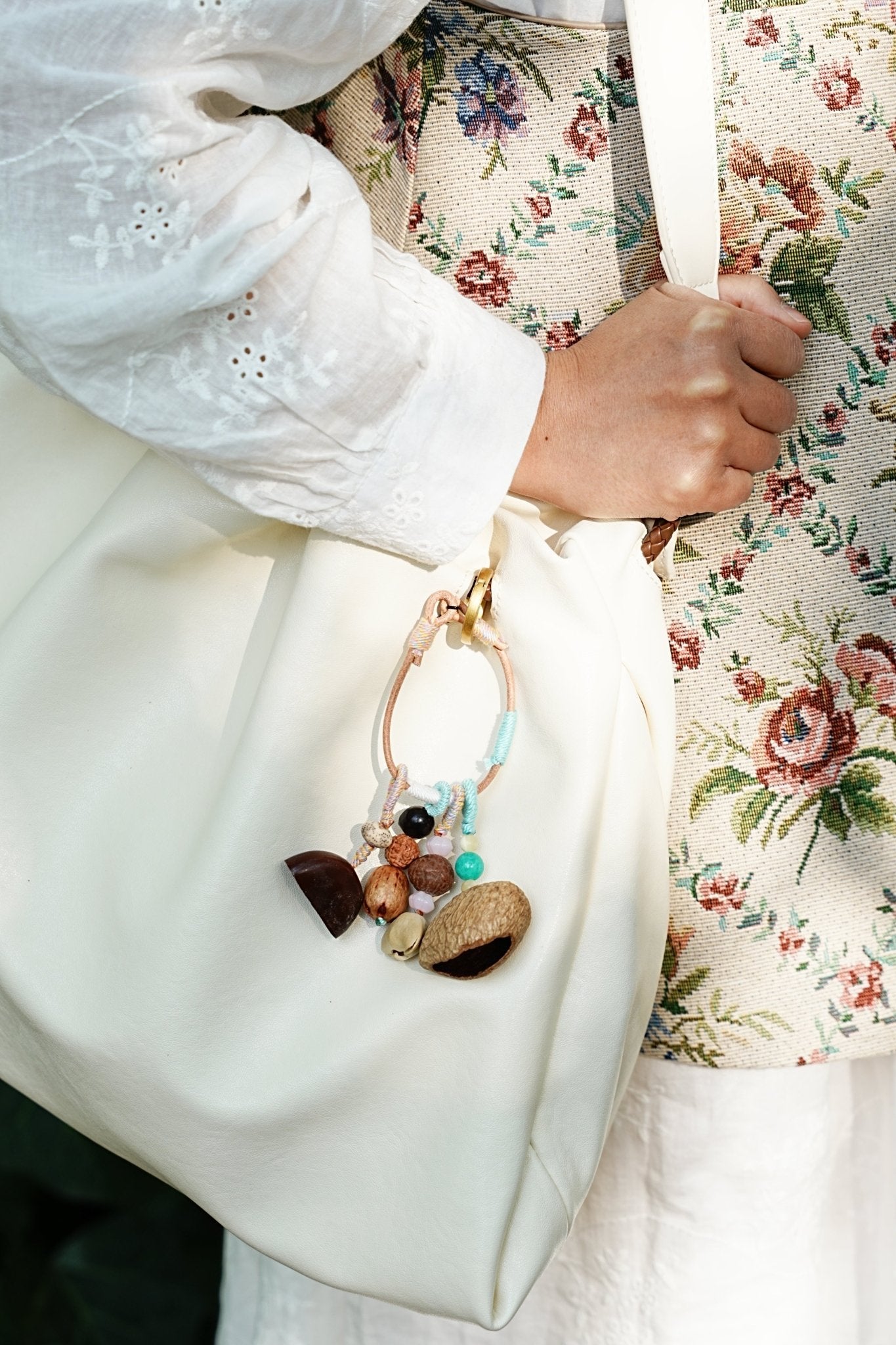 La Brisa de Primavera - Encanto de Bolsa con Concha de Nuez Verde Menta