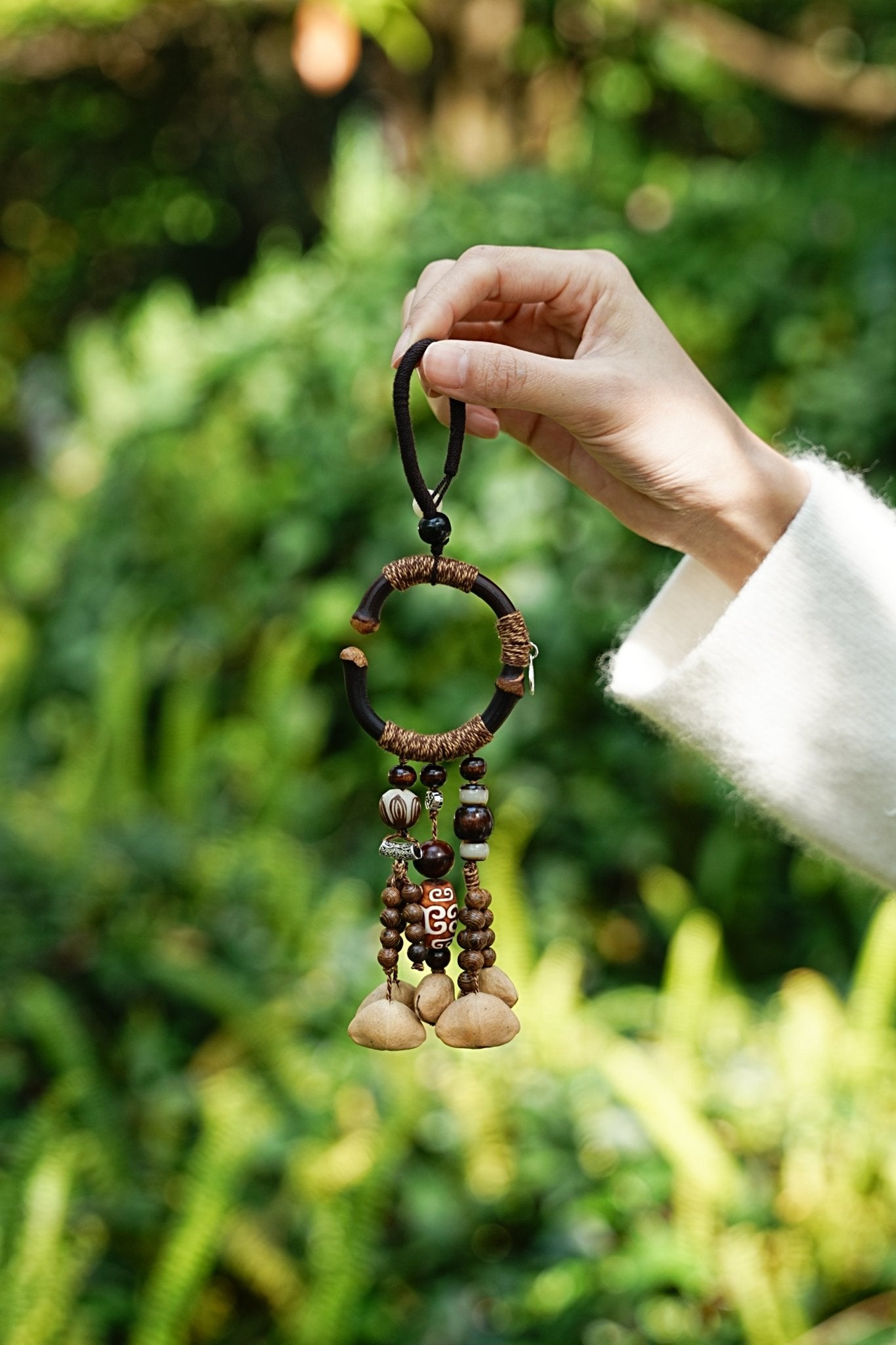 Les Contes de la Forêt - Charms de Sac en Coquille de Noix et Bois Faits Main