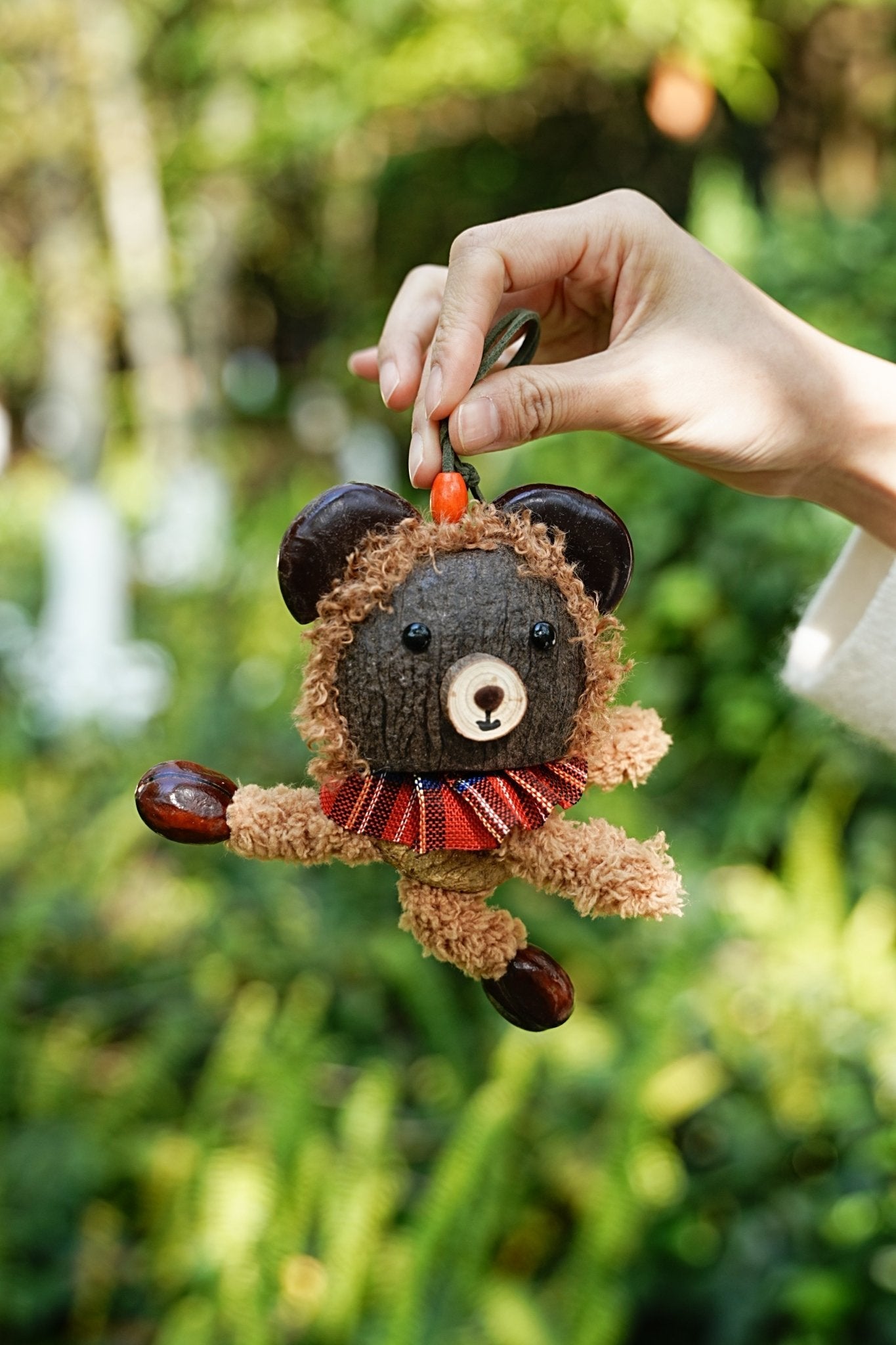 Les Contes de la Forêt - Charms de Sac en Coquille de Noix et Bois Faits Main