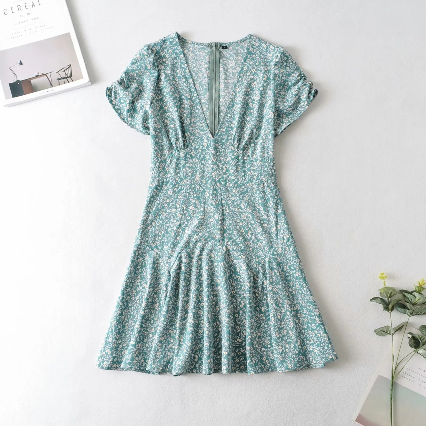 Vestido Corto Floral Chic para un Estilo Sin Esfuerzo