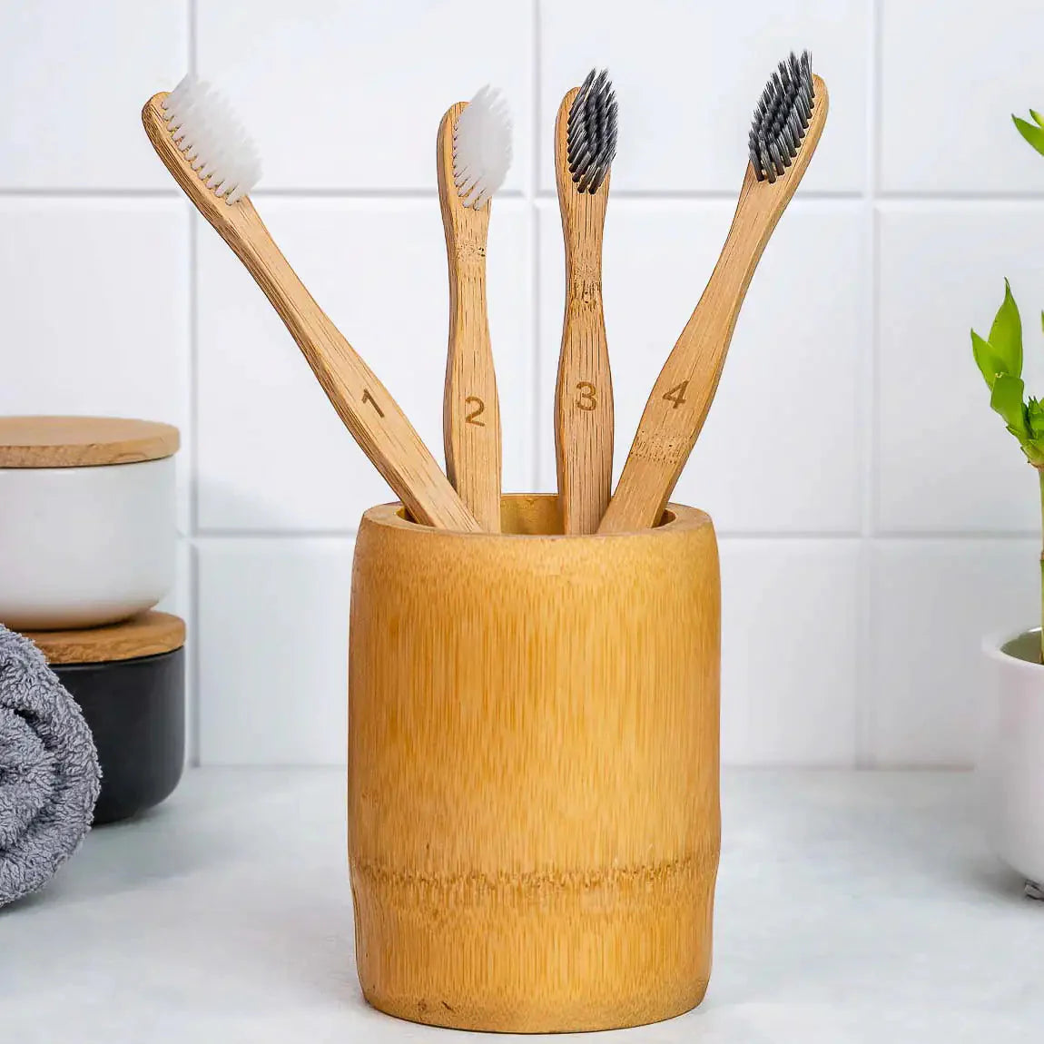 Juego de cepillos de dientes de bambú ecológicos - 4 unidades con cerdas suaves
