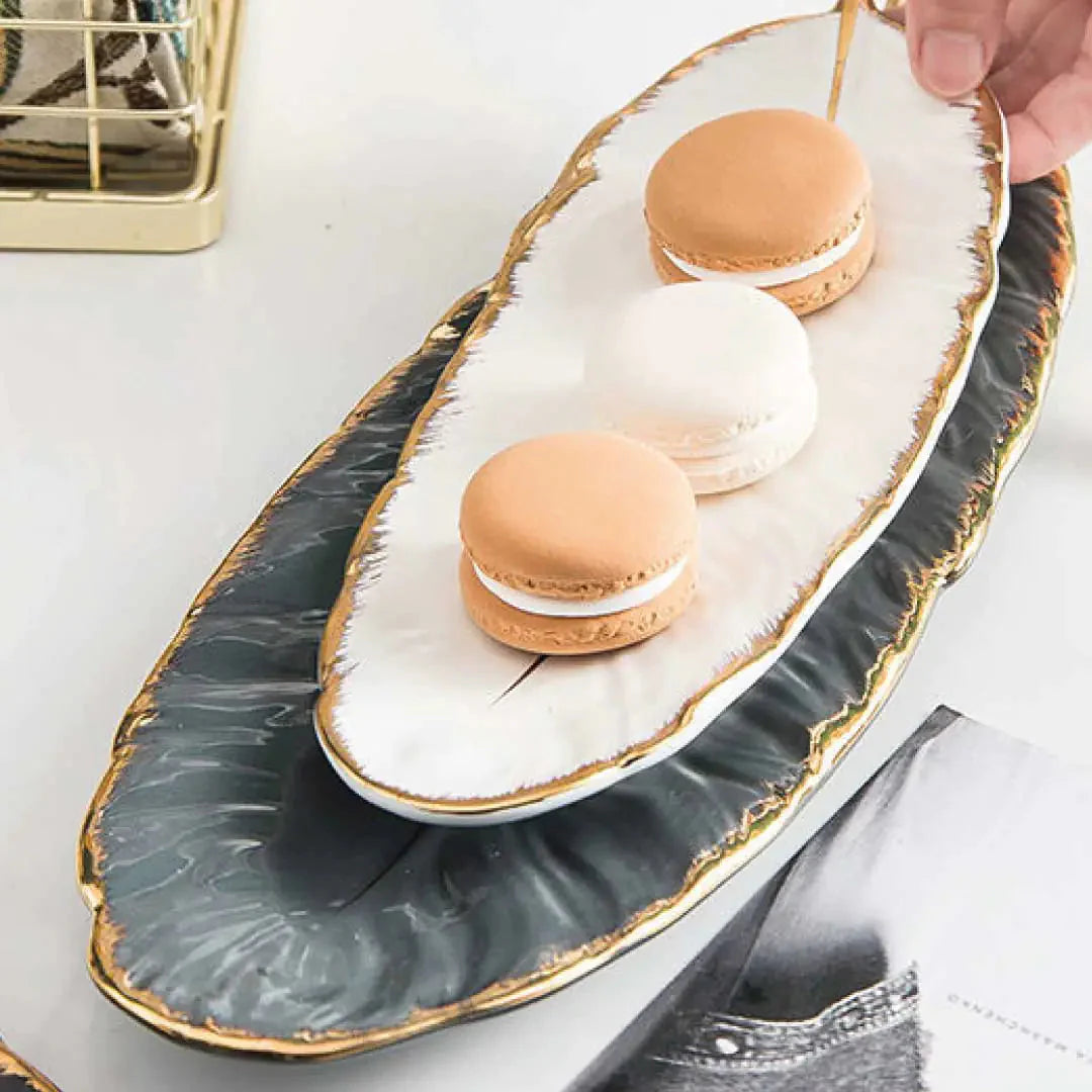 Assiette Élégante en Feuille pour un Service Stylé